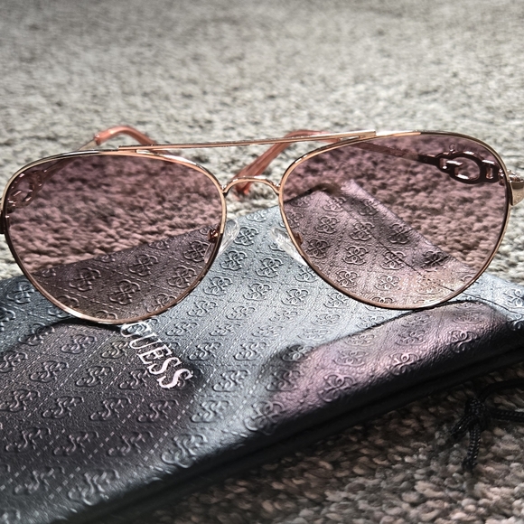 Guess Sunglasses Rose Colored Lenses NEW - Picture 3 of 7